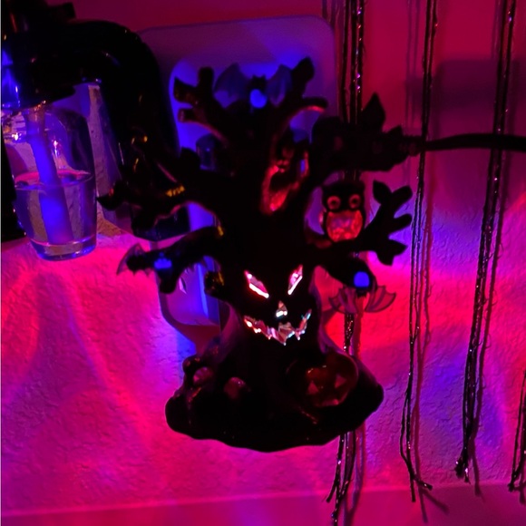 BATH AND BODY WORKS HAUNTED MONSTER TREE PROJECTOR NIGHTLIGHT WALLFLOWER PLUG - Picture 4 of 9